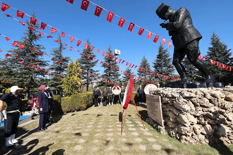 Afyonkarahisar’da Cumhuriyet Coşkusu: Çelenk Töreni Düzenlendi