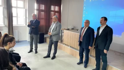 Afyonkarahisar Gençlik ve Spor İl Müdürü İsmail Hakkı Kasapoğlu, beraberinde