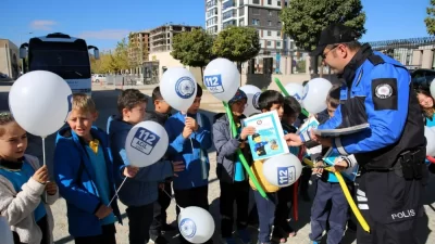 Afyonkarahisar Selçuklu İlköğretim Okulu’nun minik öğrencileri, kıymetli öğretmenleri eşliğinde Afyonkarahisar