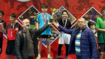 Afyonkarahisar Çiğiltepe Spor Salonu’nda düzenlenen masa tenisi yıldızlar takım kulüp
