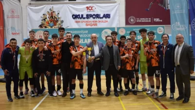 Afyonkarahisar’da gerçekleştirilen Okul Sporları faaliyetleri kapsamında düzenlenen Genç Erkekler Futsal