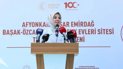Aile ve Sosyal Hizmetler Bakanı Mahinur Özdemir Göktaş, Emirdağ’da çocukların