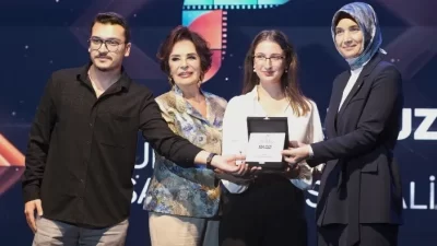 Afyonkarahisar Valiliği ev sahipliğinde düzenlenen festivalde, ABD’li sanatçı Della Miles