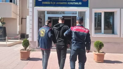   **Afyonkarahisar’da Silahla Ateş Eden Şahıs Yakalandı** Afyonkarahisar Valiliği, eline