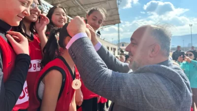 Afyonkarahisar’da düzenlenen Okul Sporları faaliyet programı çerçevesinde gerçekleştirilen Küçükler Atletizm