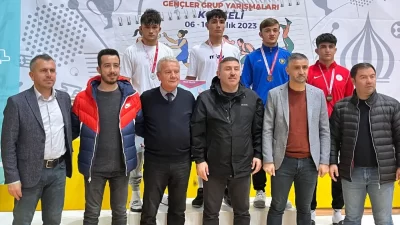 Afyonkarahisarlı genç güreşçiler, Kocaeli’de düzenlenen Okullar Arası Gençler A Güreş