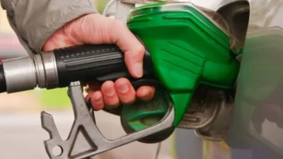 Akaryakıt ürünlerindeki fiyatlar, 16 Ekim Pazartesi’yi 17 Ekim Salı’ya bağlayan