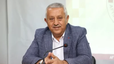 Eski Afyonkarahisar Belediye Başkanı Mehmet Zeybek, bugün belediyenin açıkladığı borçlarla