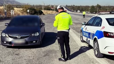 Afyonkarahisar Emniyet Müdürlüğü, trafik güvenliği konusundaki kararlılığını sürdürüyor.  02 Ekim