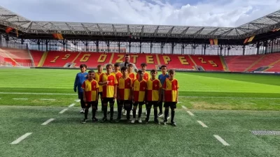 Başkan Çetinkaya, Göztepe Futbol Kulübü açarak, gençlerin spor yapmalarını teşvik