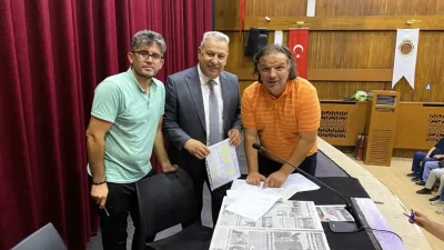 Afyonkarahisar Belediyesi Şehir Tiyatrosu salonunda gerçekleşen kongreye 185 üyeden 122