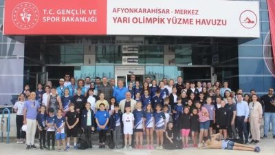 Afyonkarahisar, 5 farklı ilden gelen 110 sporcunun katılımıyla bölgesel triatlon