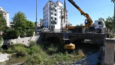   Emirdağ Belediyesi, başlattığı yoğun çalışmalar kapsamında Çay Deresi’nin içini