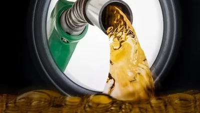 5 Ekim Perşembe günü yani bugünden itibaren benzine indirim geldi