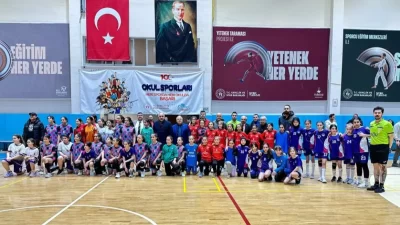 Afyonkarahisar’ın Tınaztepe Spor Salonu, Okul Sporları Hentbol Küçükler müsabakalarına ev