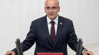 Hazine ve Maliye Bakanı Mehmet Şimşek, borçlanma faiz oranlarının düşüşe