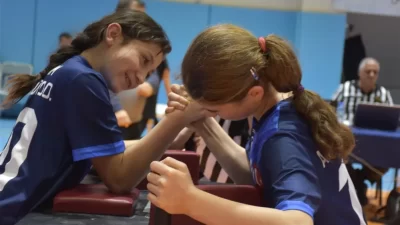 Afyonkarahisar’da düzenlenen Okul Sporları Bilek Güreşi Müsabakaları, Çiğiltepe Spor Salonu’nda