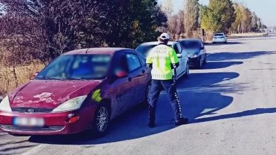 Afyonkarahisar Emniyet Müdürlüğü, trafikte güvenliği sağlamak amacıyla gerçekleştirdiği denetimlerde sürücülerin