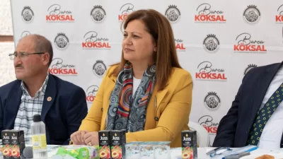 Afyonkarahisar Belediye Başkanı Burcu Köksal, mahallelerin sorunlarını yerinde tespit etmek