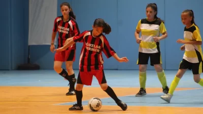 Afyonkarahisar’ın Çiğiltepe Spor Salonu’nda düzenlenen Okul Sporları Küçük Kızlar Futsal