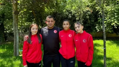 Afyonkarahisar Taşoluk Belediye Spor Kulübü sporcuları Fatma Yılmaz, Emine Beyza
