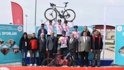Afyonkarahisar Kocatepe Spor Kompleksi’nde düzenlenen Okul Sporları Gençler ve Yıldızlar