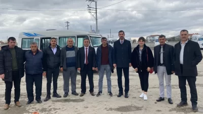 İYİ Parti Afyonkarahisar Belediye Başkanı adayı, seçim kampanyası kapsamında minibüs