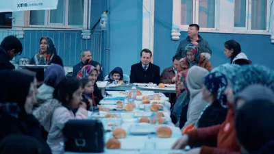 Afyonkarahisar Belediye Başkan Adayı Beytullah Karataş, Karşıyaka Mahallesi’nde bir aile