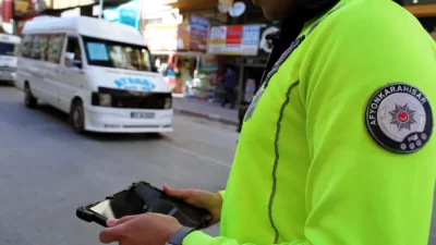 Afyonkarahisar Emniyet Müdürlüğü, trafik kurallarına uymayan sürücülerle mücadelesini sürdürüyor.  16