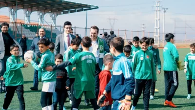 Afyon Anadolu Gücü Spor Kulübü’nü ziyaret eden Karataş, burada kulüp