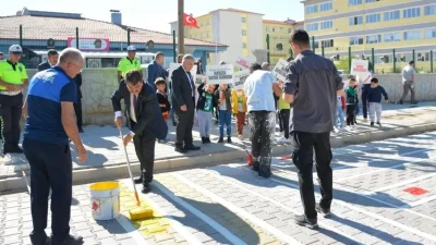 Dinar Belediye Başkanı Nihat Sarı Dinar’daki okullarda eğitim öğretimin başlamasının