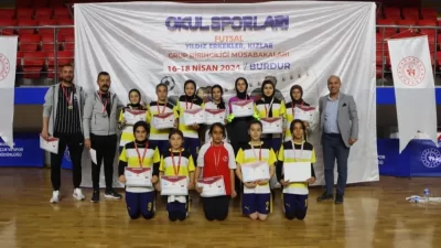 Çayırbağ Gazi Ortaokulu Yıldız Kız Futsal Takımı, 15-18 Nisan tarihleri