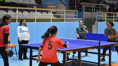 Afyonkarahisar’da düzenlenen okul sporları 2023-2024 sezonu faaliyet programındaki masa tenisi