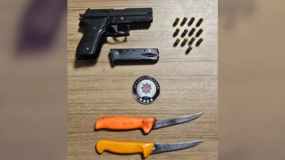 Afyonkarahisar’da akşam saatlerinde resmi asayiş ekibini arama gerçekleştirdi.  Araç içerisinde