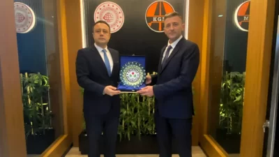 Sinanpaşa Belediye Başkanı Tolga Yıldırım, ilçeye hizmet kazandırmak için yoğun