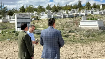 Bolvadin Belediye Başkanı Derviş Aynacı, görevinin ilk günlerinde ilçe kabristanında