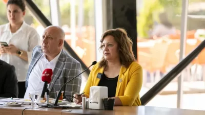 Afyonkarahisar Belediye Başkanı Burcu Köksal, yerel seçimlerin ardından muhtarlarla bir