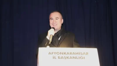 Belediye personellerinin yoğun katılım sağladığı programda Uluçay personele arka arkaya